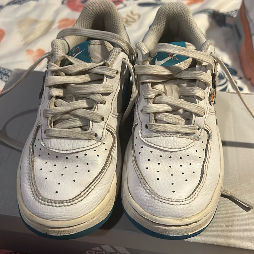 Blue & white Nike. That are space jam edition. 7/10 condition